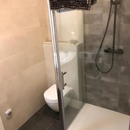 Mak With Free Parking *