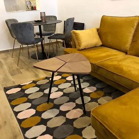 Апартаменты Mak With Free Parking