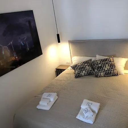 Mak With Free Parking *