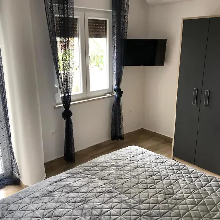 Апартаменты Mak With Free Parking