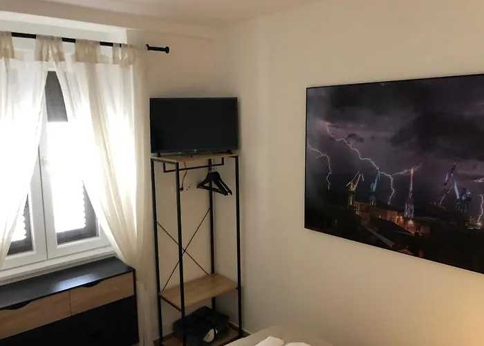 Mak With Free Parking 아파트 풀라