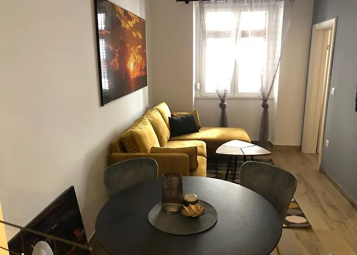 Mak With Free Parking *